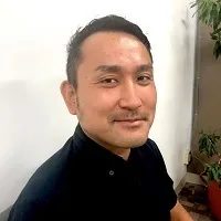 コンタクトセンターでの生成AI活用は広がり始めていますが、多くの現場ではまだ活用が限定的です。 本セミナーでは、最新の音声認識技術と生成AIを組み合わせ、オペレータ支援・品質向上・業務効率化を実現する最新事例をわかりやすくご紹介。 現場のリアルな課題を解決する「使えるAI」をお伝えします！