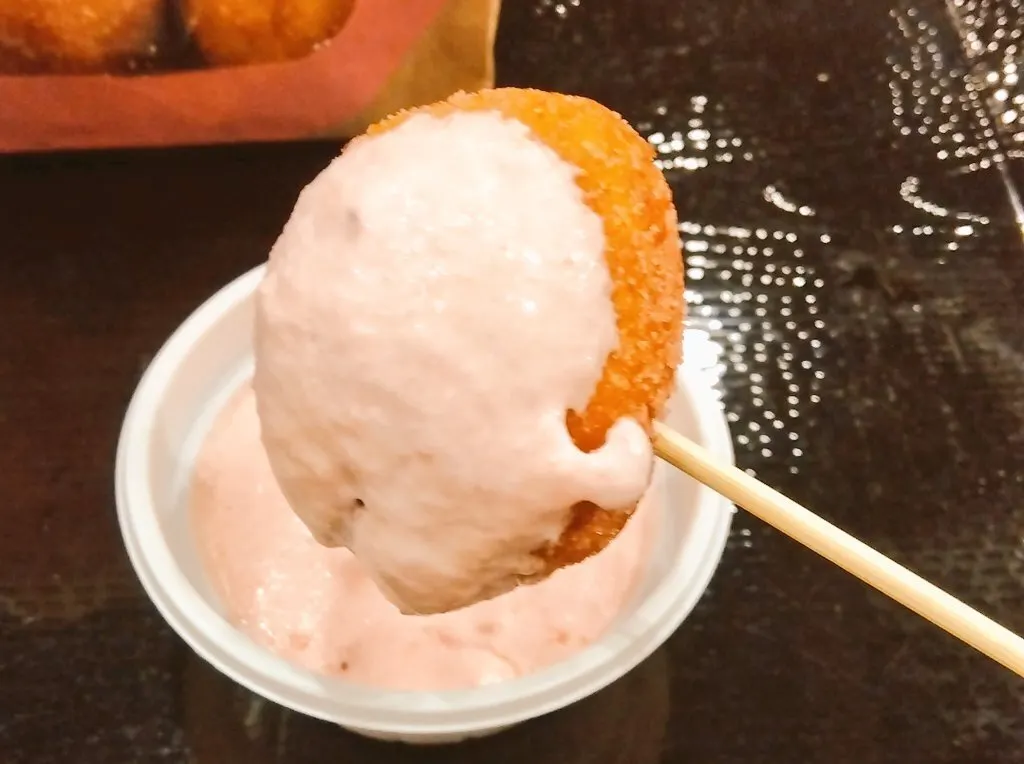 うどんから生まれた「丸亀うどーなつ」の新作を食べ比べ