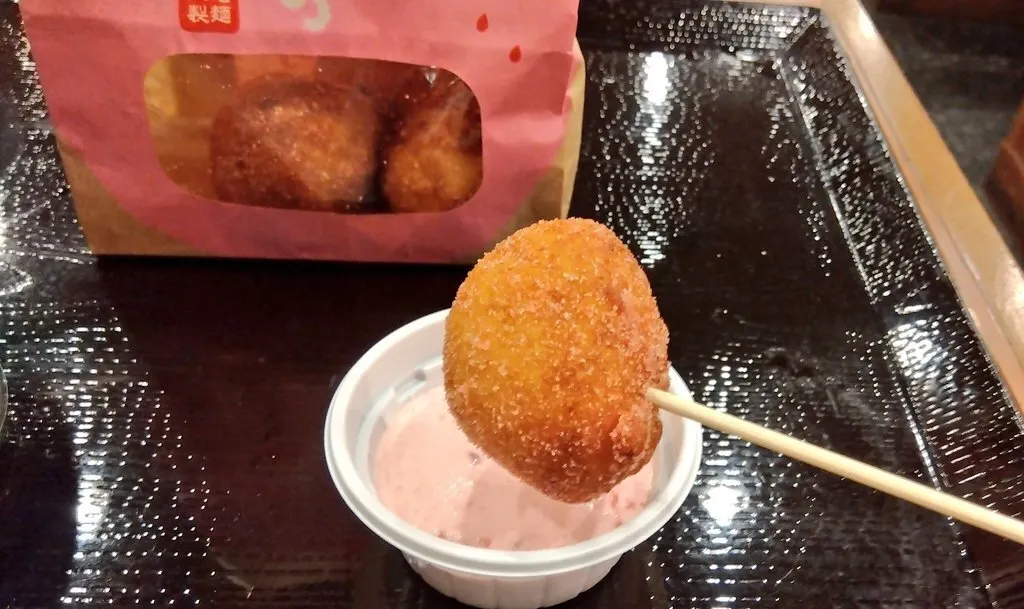デパート 送料無料 うどーなつ いちごミルク味！ 丸亀製麺Mochi-Mochiクラブ​ | 人形