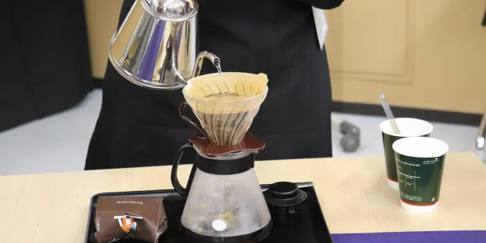 ハンドドリップでアイスコーヒー抽出