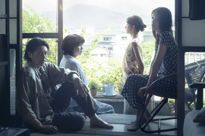 窓の外を見ている人たち

AI によって生成されたコンテンツは間違っている可能性があります。