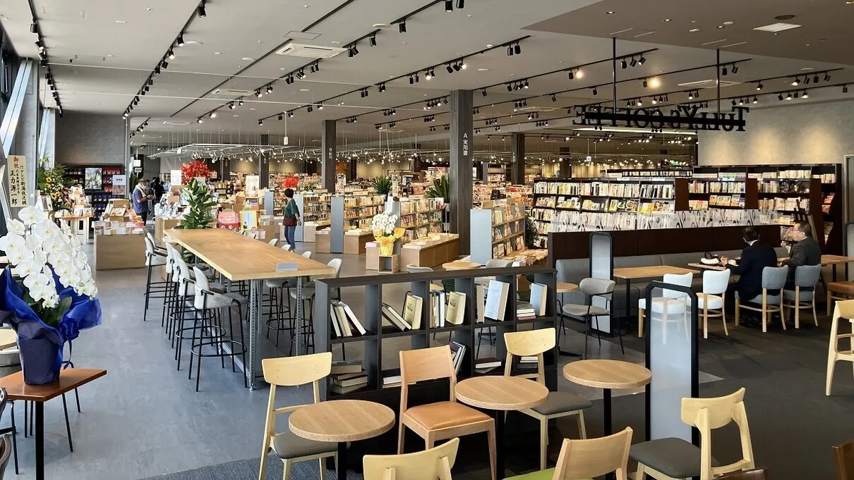 いせさきガーデンズ店　店内2