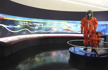 丸屋根展示館１号館