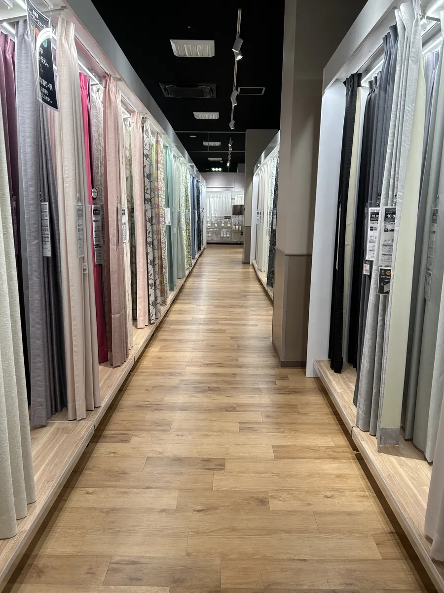 カーテンの花道