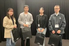 スーツを着た男性たちと女性

AI 生成コンテンツは誤りを含む可能性があります。