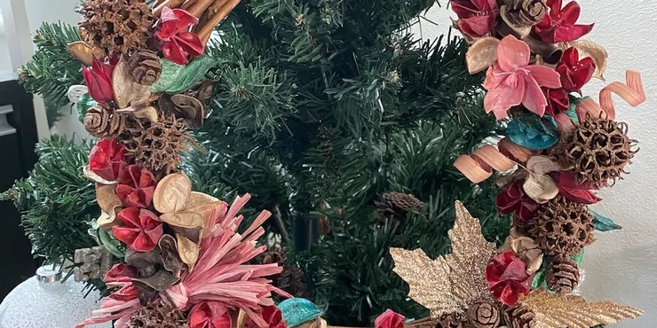 毛糸ボンボンのクリスマスリース🎄 | CAINZ DIY Square