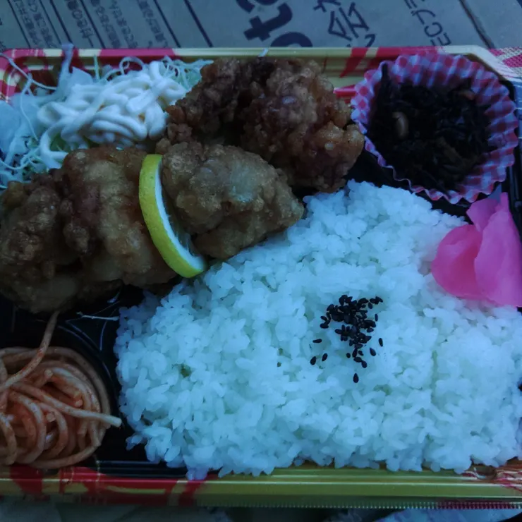 キャプション