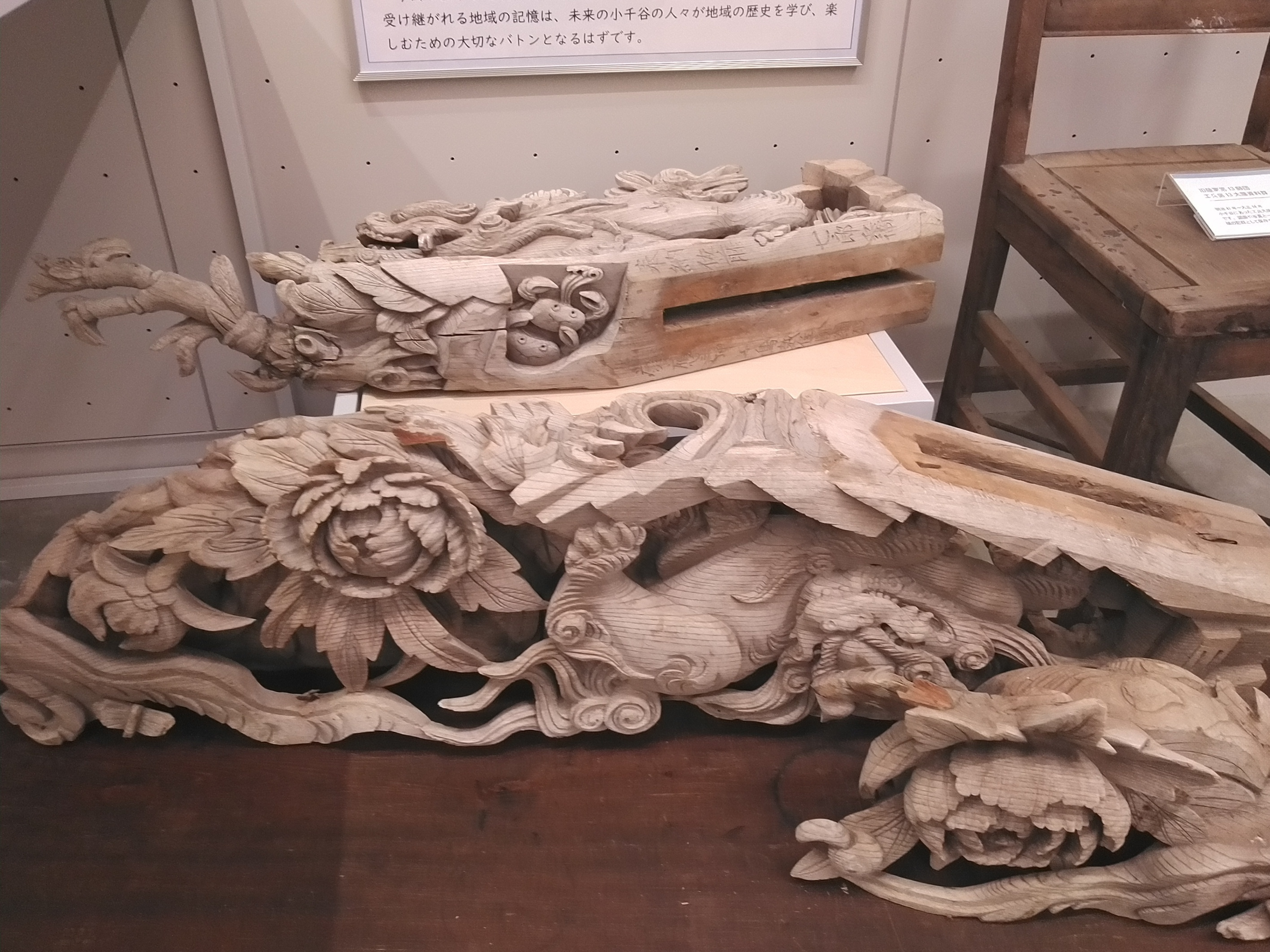 神社の木彫りの彫刻 | TORQUE STYLE